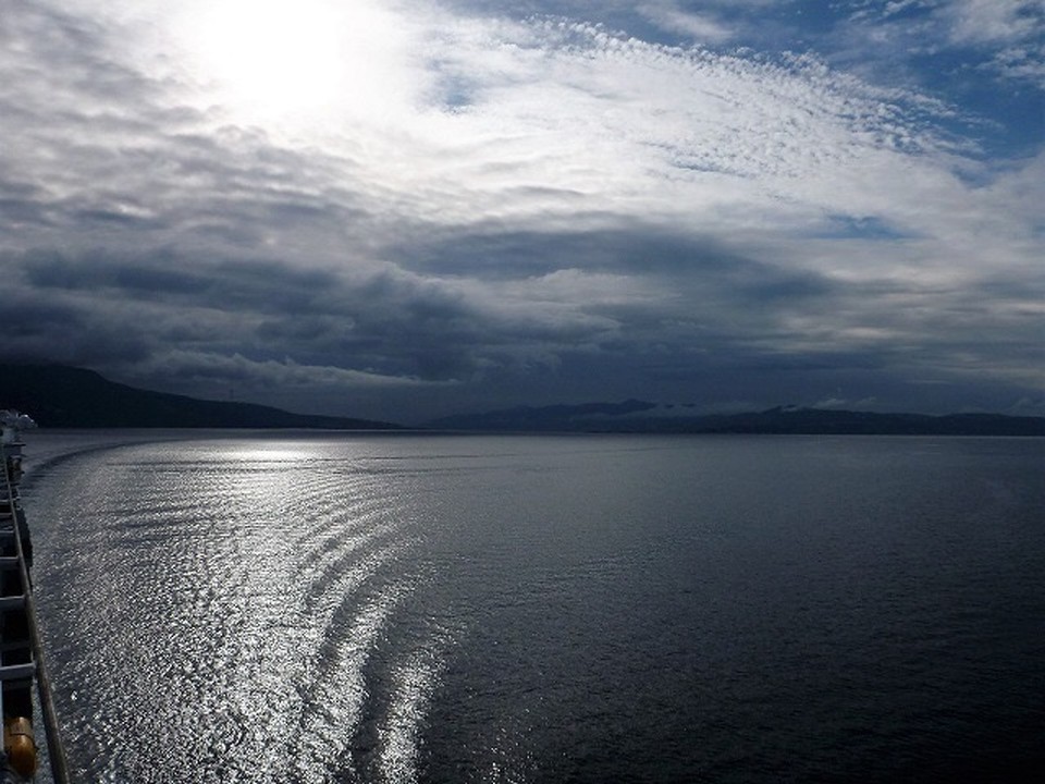 Italien -  - Blick zurück auf die Strasse von Messina.
Links die Schuhspitze von Italien, rechts Sizilien. 