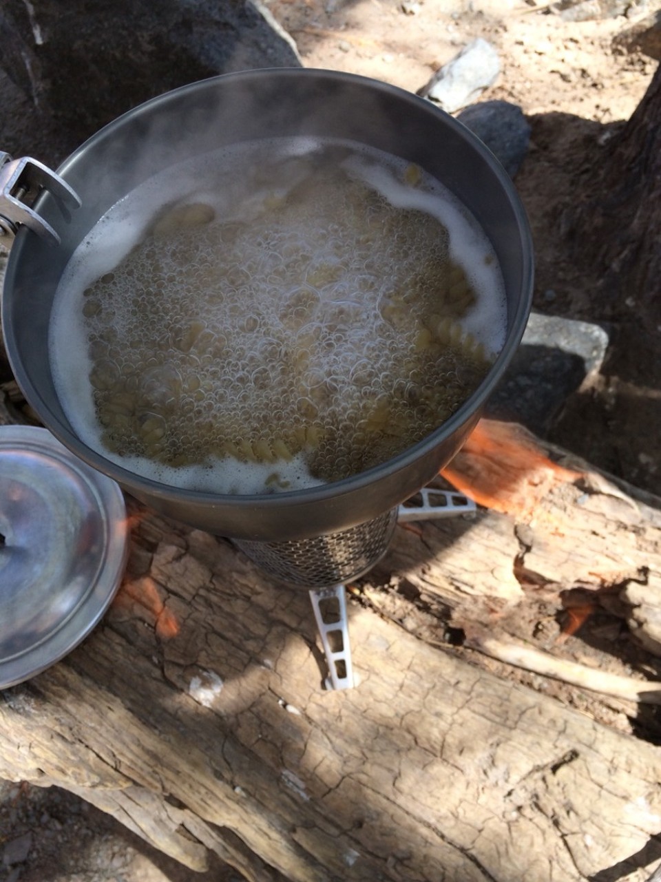 Argentinien - Molinos - Unser treuer Begleiter, hier ist es Einsam, warmes Essen gibts in der Stille - hervorragend