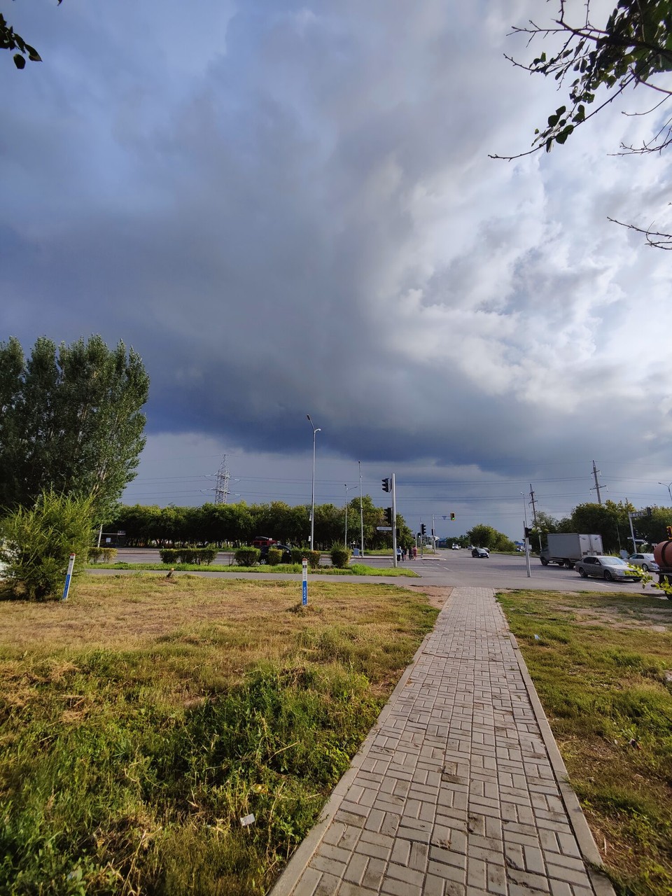 Kasachstan - Shakhty - Neue Regenwand zieht auf