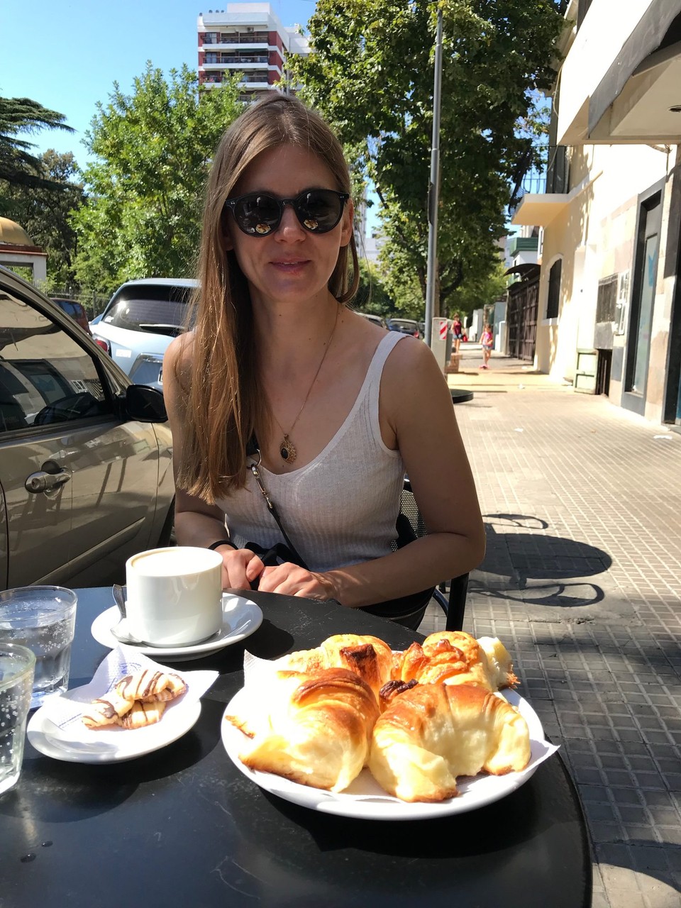 Argentinien - Pilar - Medialunas in Belgrano - Best in Town und Stärkung, bevor es zur Hochzeit geht.
