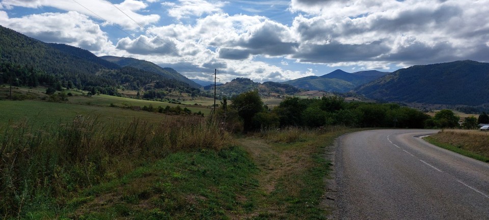 Andorra - Andorra la Vella - Weiter gehts, raus aus der mittelalterlichen Stadt und Richtung Pyrenäen