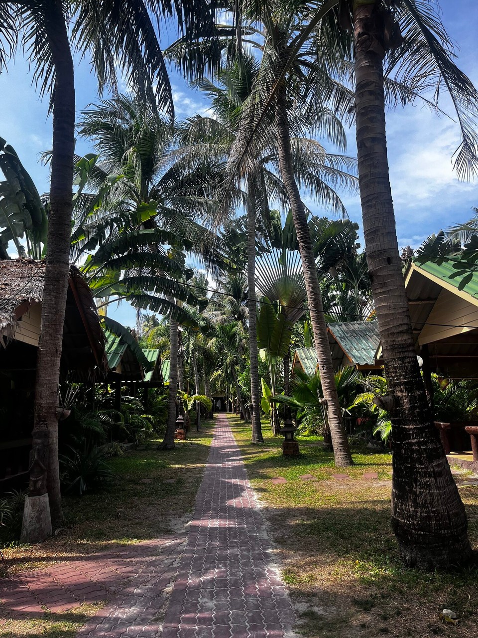 Thailand - Mueang Satun - Hotel on the main beach I thought I could cut through,I couldn’t but it was stunning