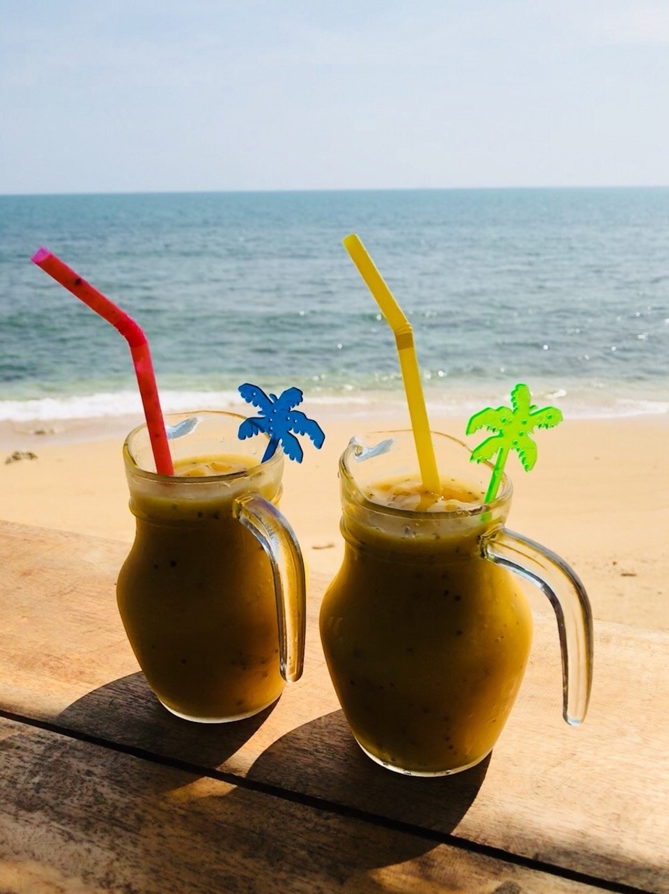 Thailand - Amphoe Ko Lanta - Mango shakes @ Salty Fish