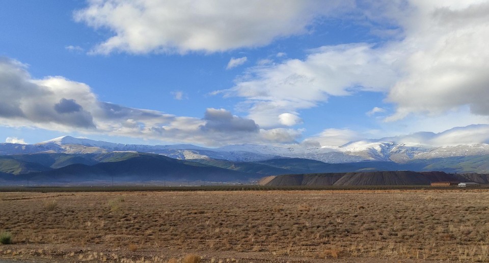 Spanien - Guadix - erster Schnee auf den Gipfeln der Sierra Nevada