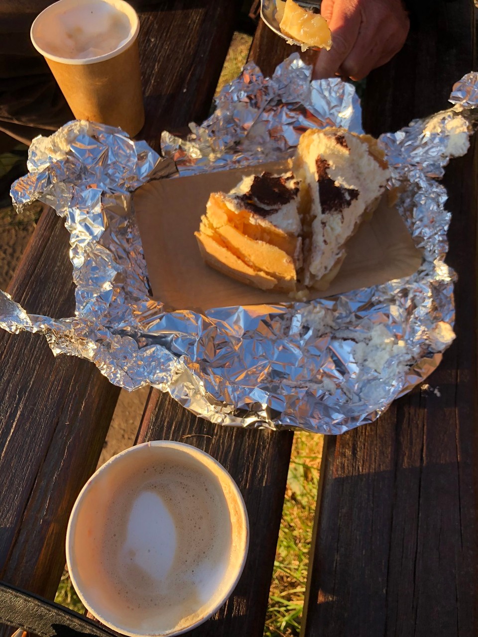 Deutschland - Ludwigshafen - Selbstgebackenen Kuchen und leckeren Latte hier a Go. Vor Ort im kleinen Cafe. Nur 1/2 Personen gleichzeitig Eintritt. 