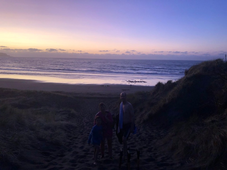 Neuseeland - Kawhia - Das war ein toller Abend. Gegen 21.00 wird unser Pool zum ersten Mal wieder vom Meer geflutet, Wir waren zum Glück kurz vorher schon weg.