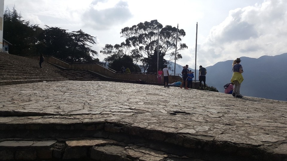 Kolumbien - Bogotá - Ich komme endlich an und die Leute machen da oben exercises??? - are you kidding me....
