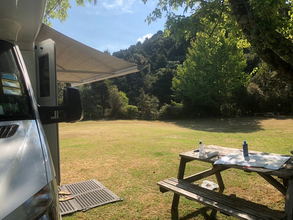 Neuseeland - Kaihu - Idyllischer Campingplatz an der Kauri Coast