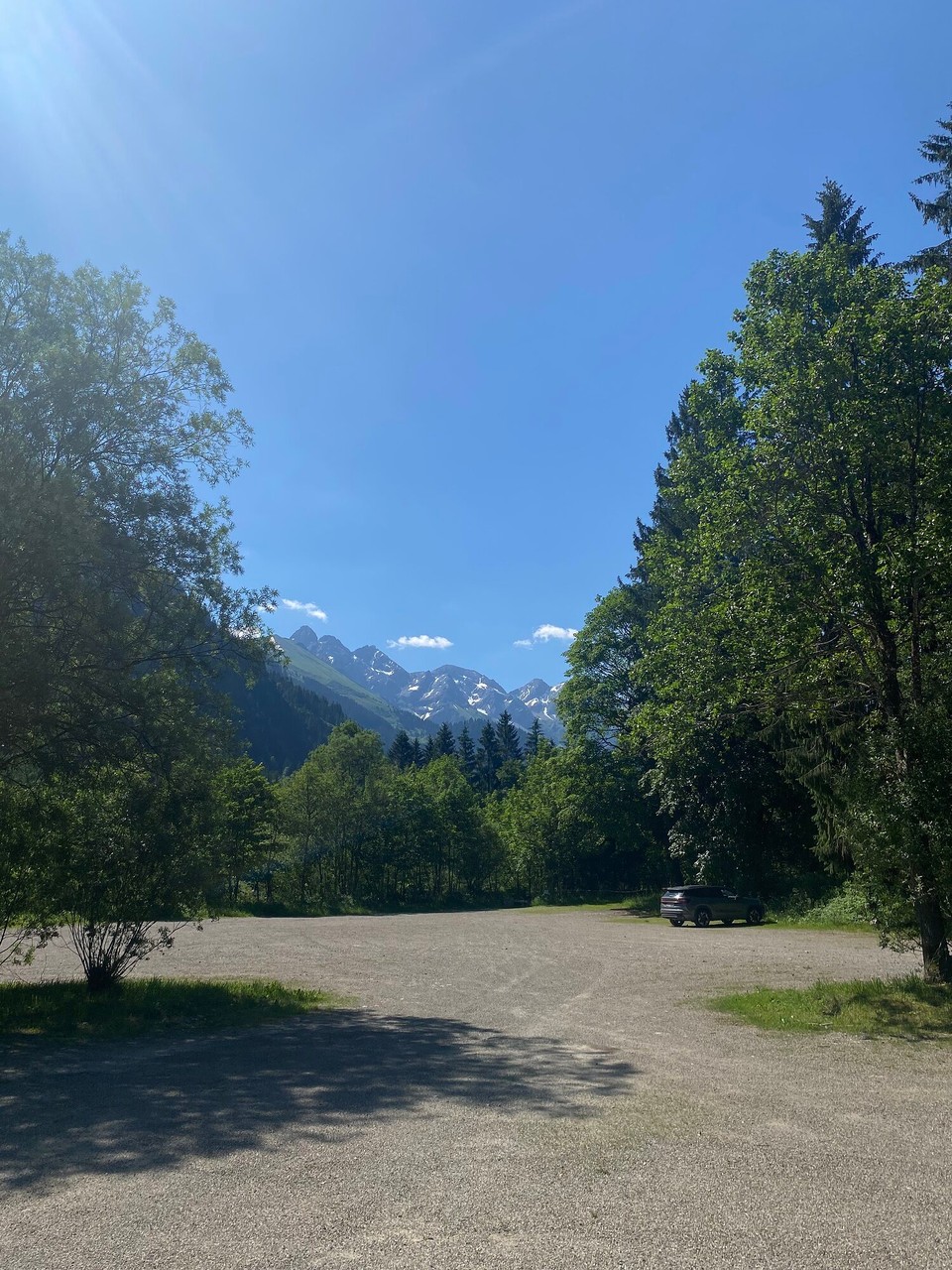 Deutschland - Oberstdorf - Parkplatz Fellhornbahn. Wegen der grossen Hitze heute 26Gradhier wenig Besucher