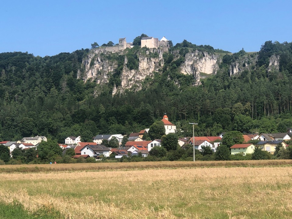 Deutschland - Kipfenberg - Die Arnsburg. Da müssen wir noch hoch?!