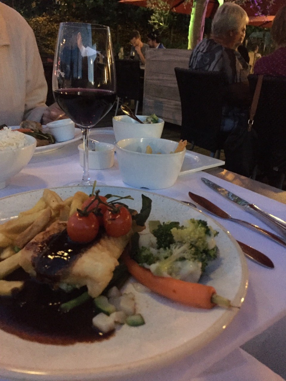 Niederlande - Katwijk - Heilbutt mit Pommes und Brokkoli...





