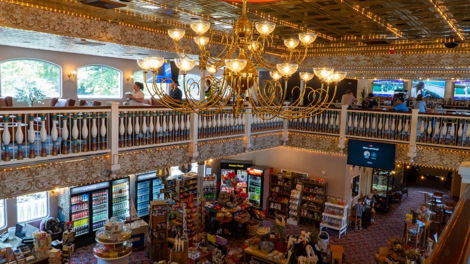 USA - Nashville - Restaurant und Shop auf dem Schiff.