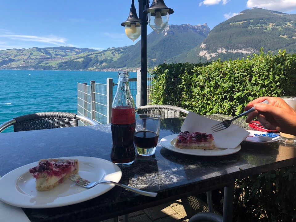 Schweiz - Grindelwald - Rast am Brienzer See. Weils so schön windelig und kühl hier ist, der Hitze entrinnen….trotz grosser Hitze gleich weiter nach Grindelwald !