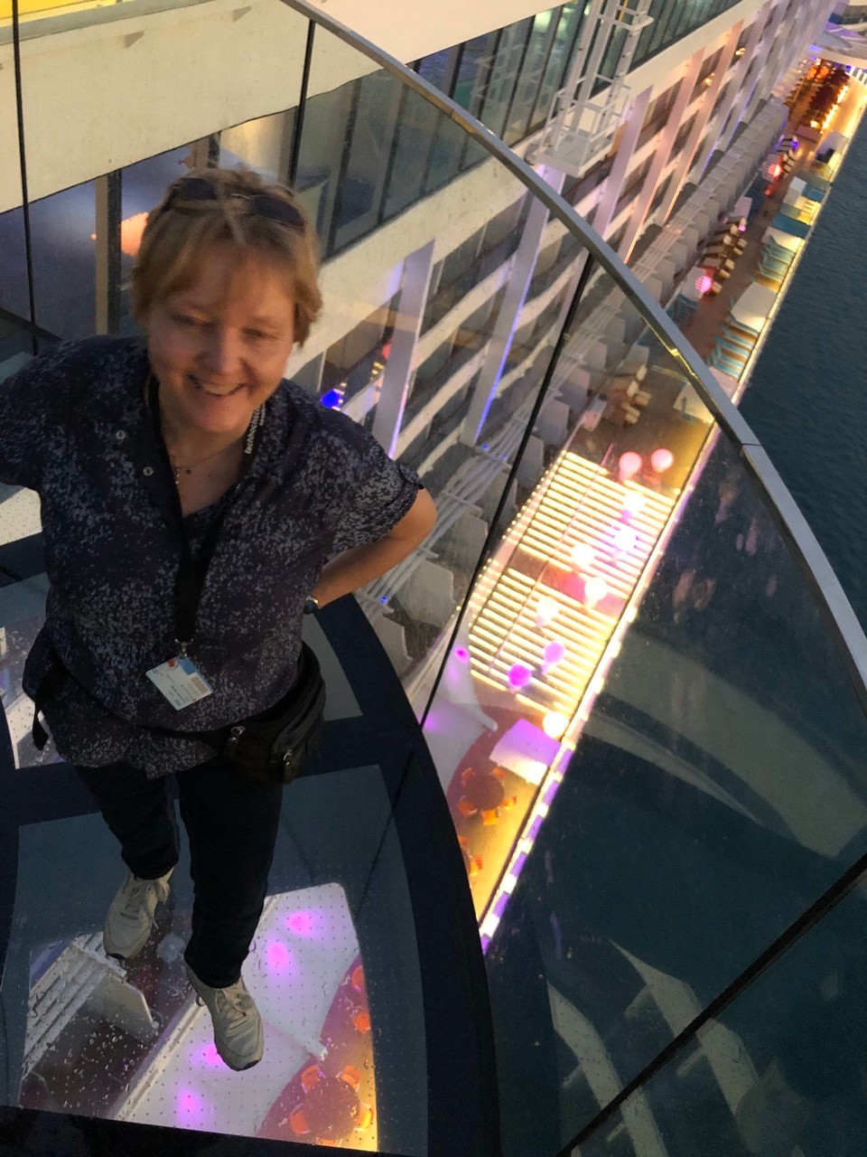 Barbados - Bridgetown - Ein kleiner Skywalk mit Glasboden auf Deck 15. unheimlich. 