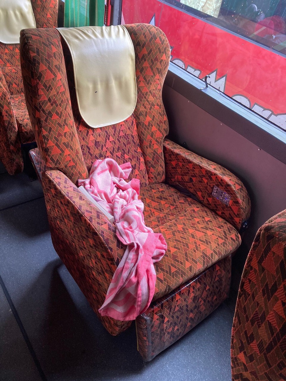 Thailand - Amphoe Hat Yai - … dann weiter im Bus, ziemlich komfortabel wieder 😃