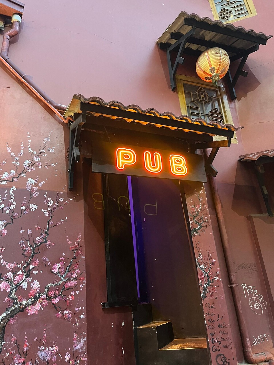 Vietnam - Da Lat - Found a pub! Went in and had my first espresso martini since being out here. Was made very well with Vietnamese coffee too I think!