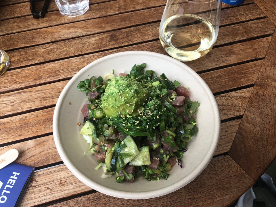 Neuseeland - Auckland - Japanischer Salat mit rohen Thunfisch, Algen, Avocado etc., sehr lecker
