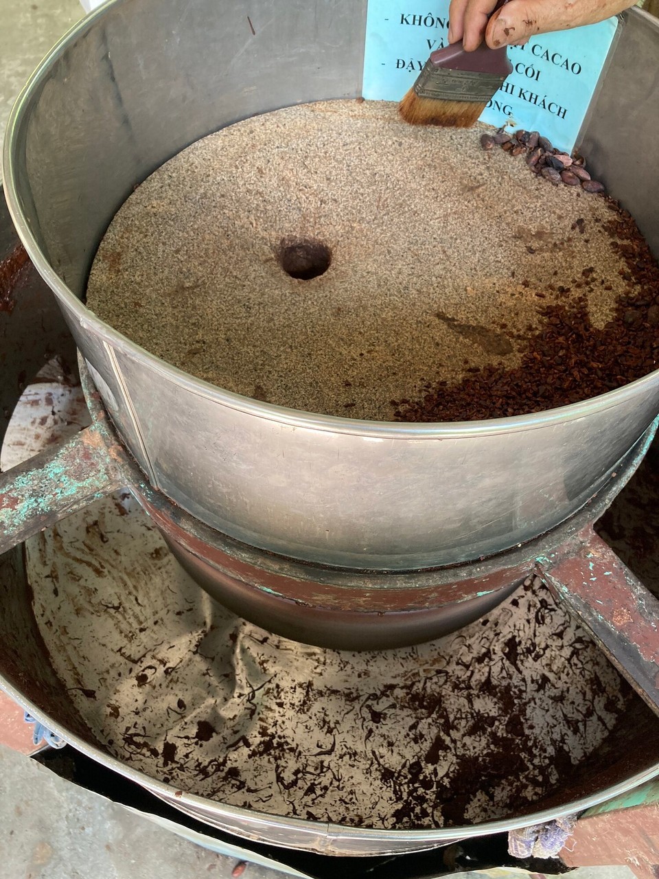 Vietnam - Can Tho - Im ersten Mahlgang werden die Schalen abgerieben und mit einem Gebläse entfernt