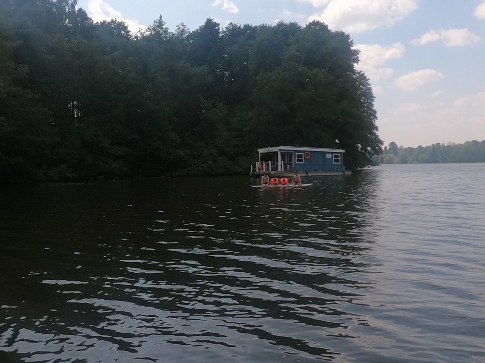 Deutschland - Königs Wusterhausen - Die Crew und der Lieblingsliegeplatz