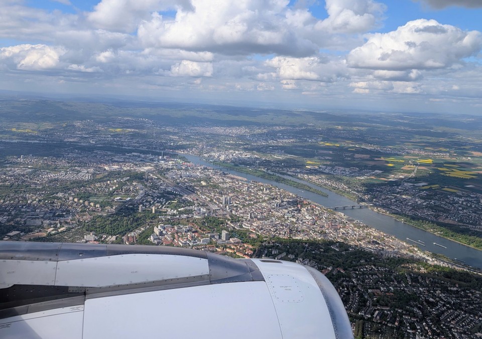 Italien - Rom - Über Mainz lockern die Wolken auf. Es ist nicht mehr weit nach Frankfurt und damit endet eine unvergessliche Reise mit bleibenden Eindrücken in  Geschichte, Architektur, Religion  und Kulinarik von Rom.