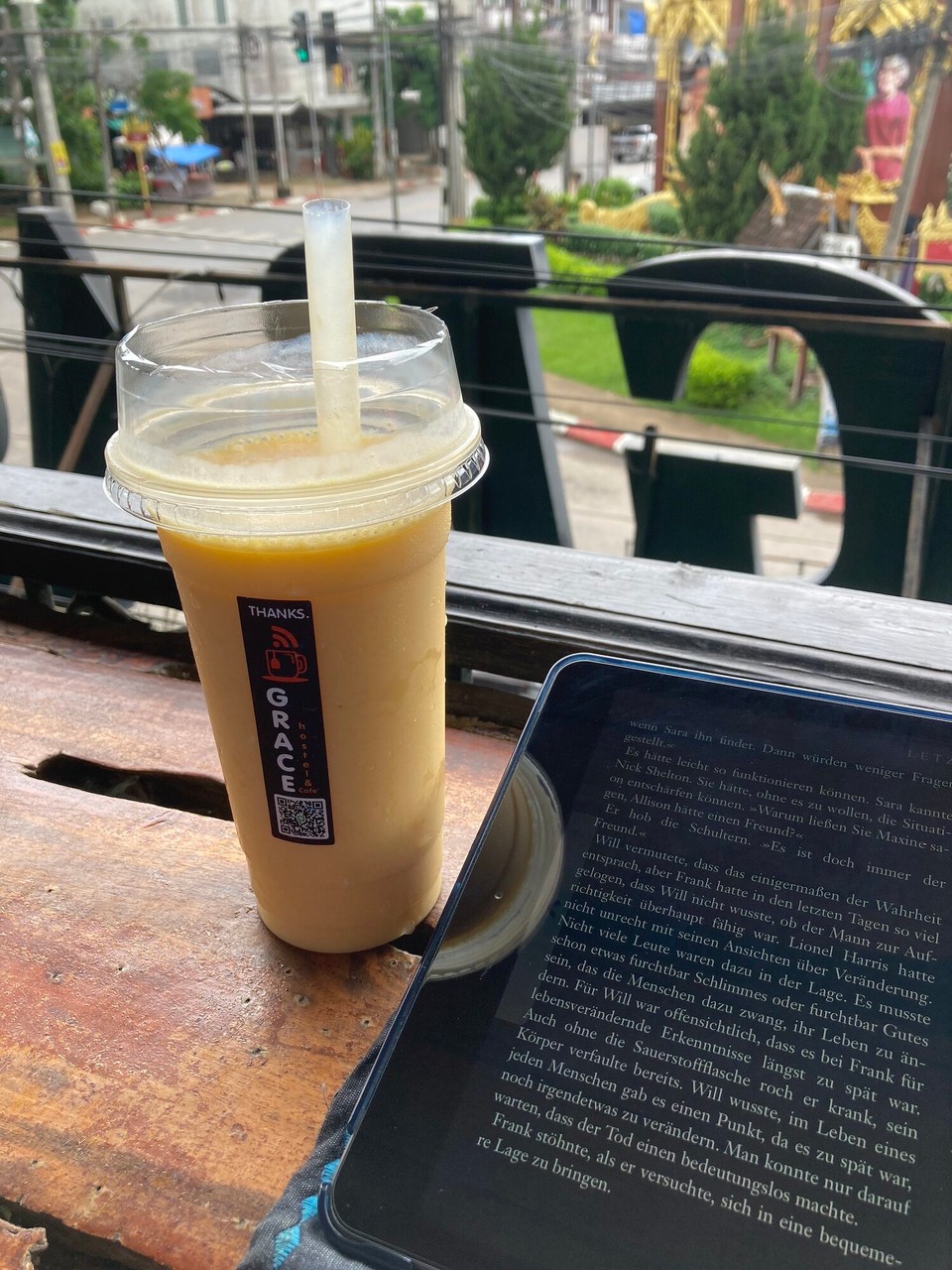 Thailand - Chiang Rai - Mangosmoothie genießen und Buch fertig lesen - so entspannend 😌