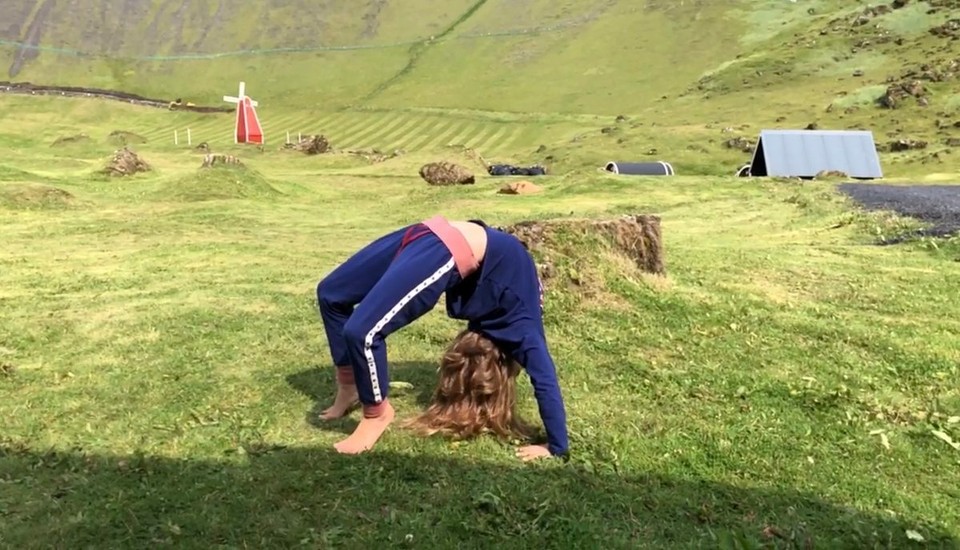 Island - Vestmannaeyjar - Unglaublich. So beweglich im Rücken… 