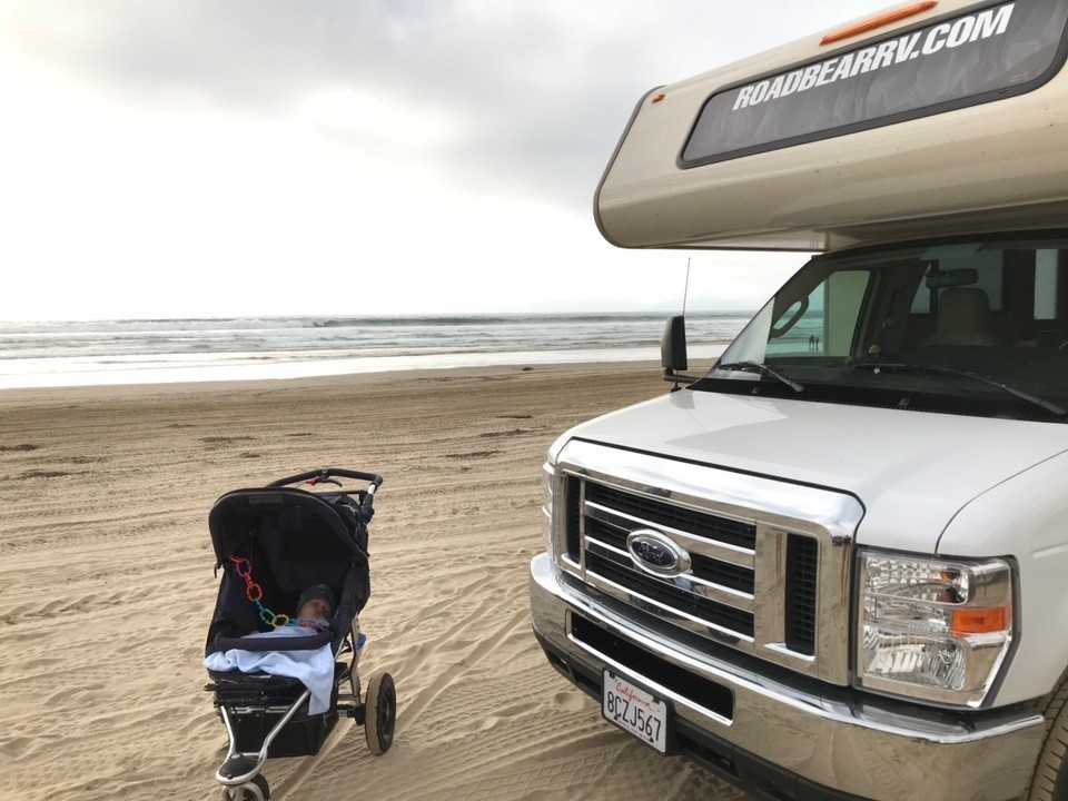 Vereinigte Staaten - Pismo Beach - Der einzige Strandabschnitt in Carlifornia, der befahren werden darf. War sehr cool, nicht ungefährlich, wie die Quads etc. auch im Dunkeln herumgerast sind. Und das Wasser kam nachts bis zu 3m ans Auto ran 🙈!!