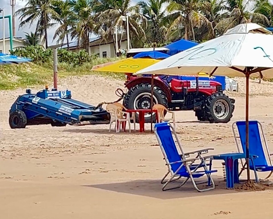 Brasilien - Salvador - Reinigung nach dem die Traktoren den Abfall entsorgt haben