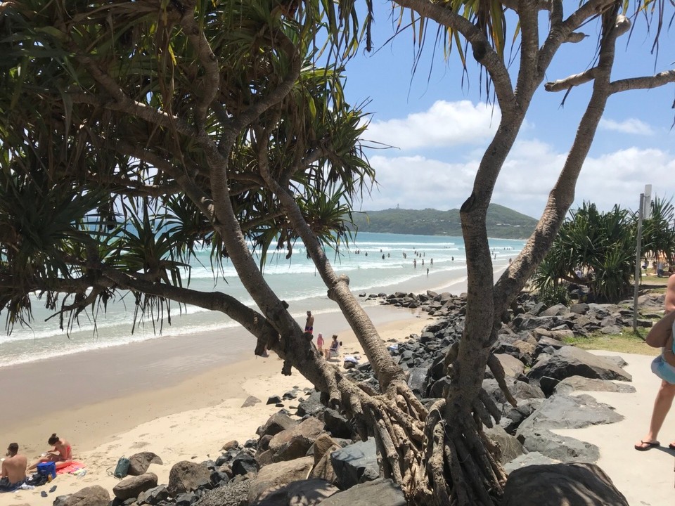 Australien - Byron Bay - Strand von Byron Bay mit Leuchtturm 
