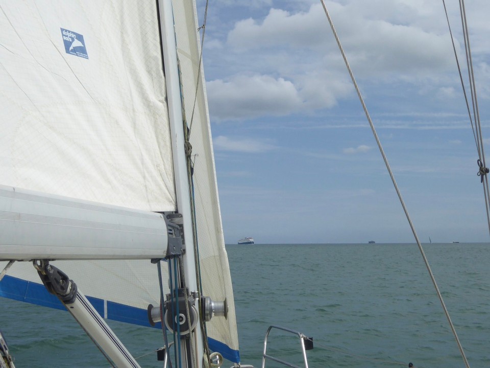 United Kingdom - Southsea - With good southwesterly winds we had an excellent beam reach sail along the Solent.