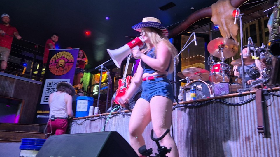 USA - Nashville - Sandy rockt den Laden, aber wie: USA, USA!