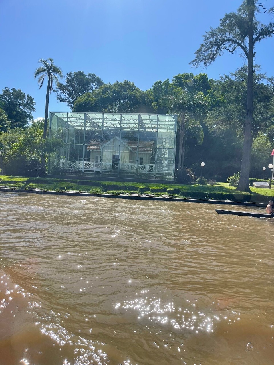 Argentinien - Buenos Aires - das Haus eines Ex Präsidenten in Glas gepackt, gegen den Zerfall