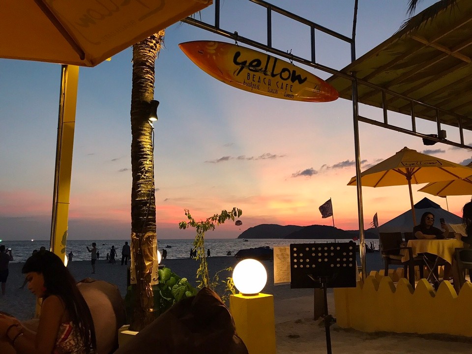 Malaysia - Kedawang - Sunset at Yellow Beach Bar