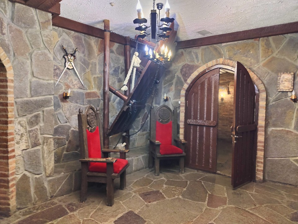 Kasachstan - Abai - Eingang des Lokals in Karaganda 