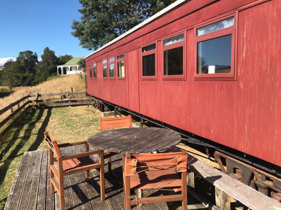 Neuseeland - Waitomo-Distrikt - Unser Zuhause für diese Nacht, ein alter Bahnwagen aus 1918