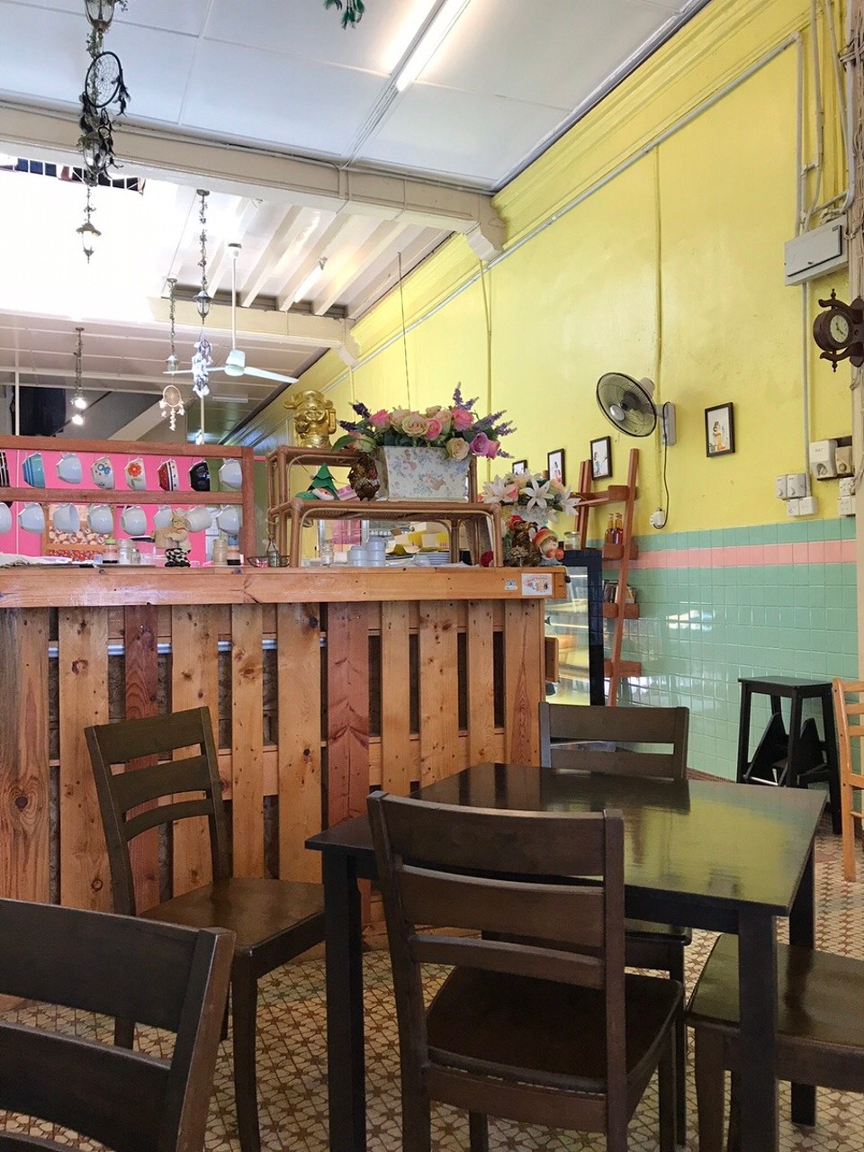 Malaysia - Georgetown - Quick salad at our local cafe, love the decor!