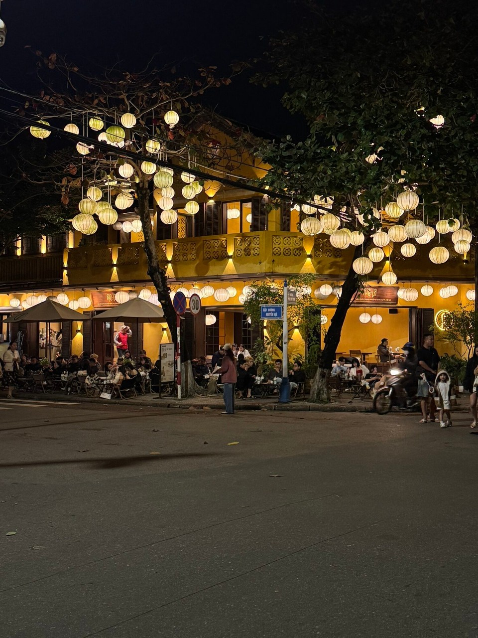 Vietnam - Hoi An - Back in Hoi An for nighttime 