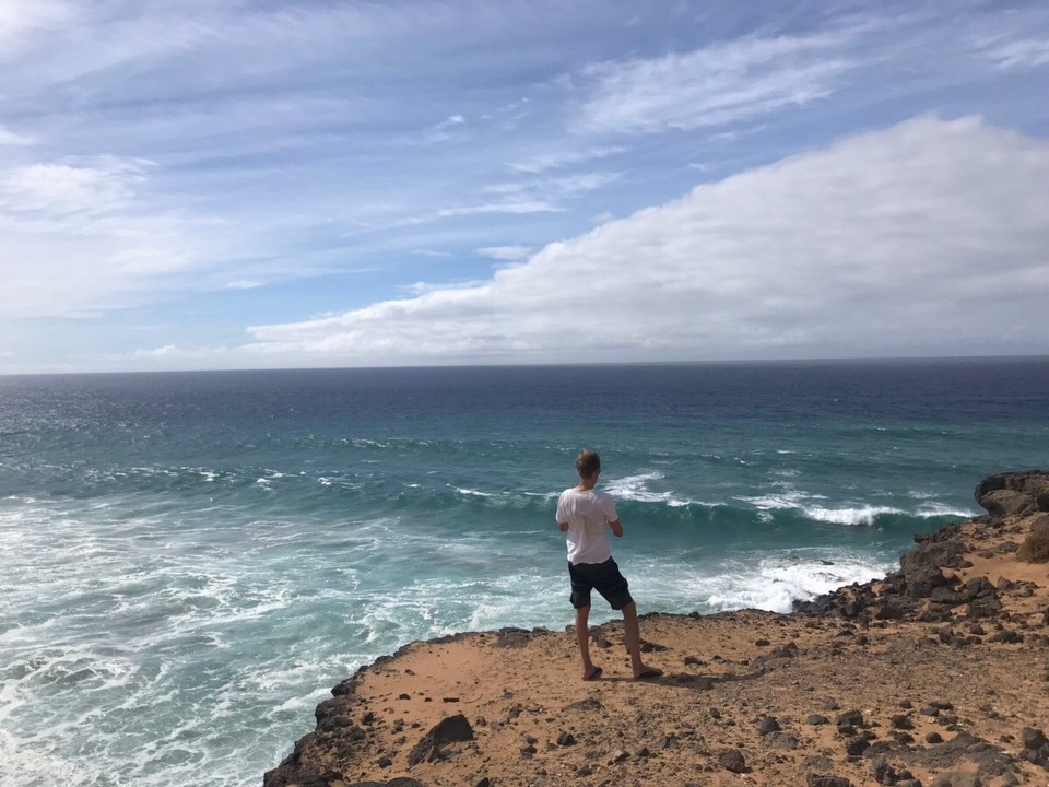 Spanien - La Oliva - Esquinzo bei 10 Fuß hohen Wellen und Wind. Nicht surfbar, aber wunderschön!