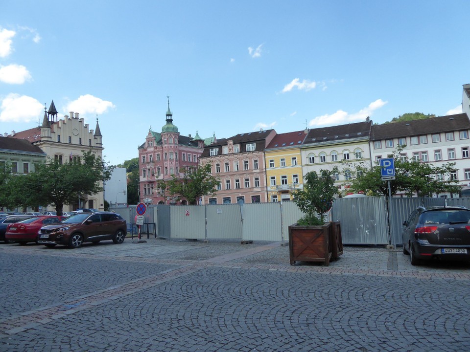 Tschechien - Ústí nad Labem - Es war gut was los, die Menschen saßen in Cafés und Restaurants auf der Straße. Es hätte auch einen schönen Marktplatz gegeben, aber leider under construction.