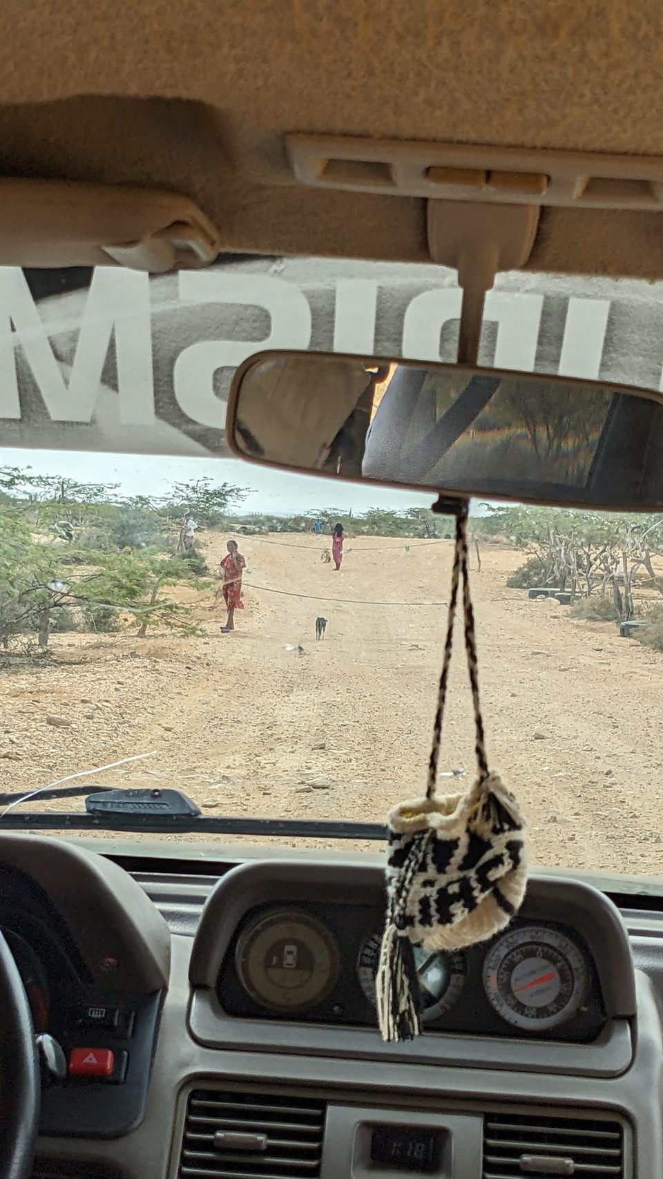 Kolumbien - The Guajira Desert - Die indigenen Wayuu sperren die Straßen bis man mit Essen oder Wasser bezahlt 