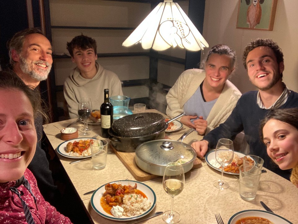 Neuseeland - Governors Bay - … am Abend sind wir schon bei der neuen Familie in Govenors Bay (neben mir Alex, dann Jules, Kate, Monty und Tessa)