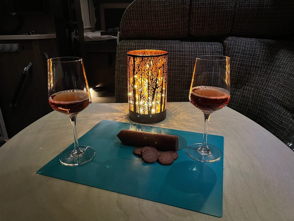 Deutschland - Traben-Trarbach - Da wir vorbereitet waren, konnten wir zum Abschluss noch etwas leckeren Wein und Wildschweinsalami genießen.