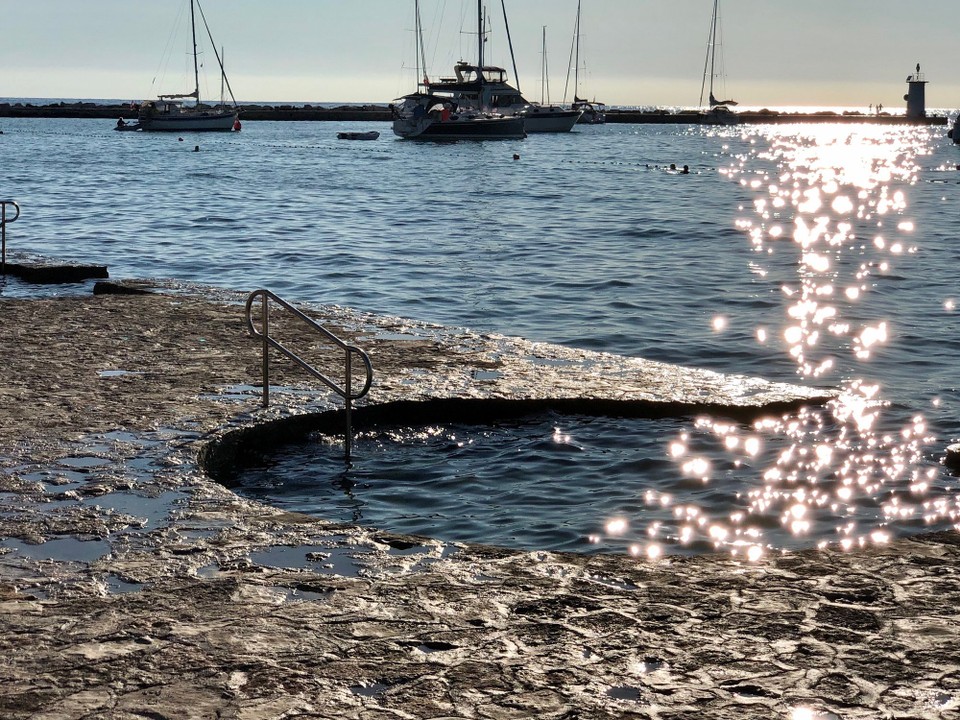 Kroatien - Novigrad - Badeplatz am Hafen