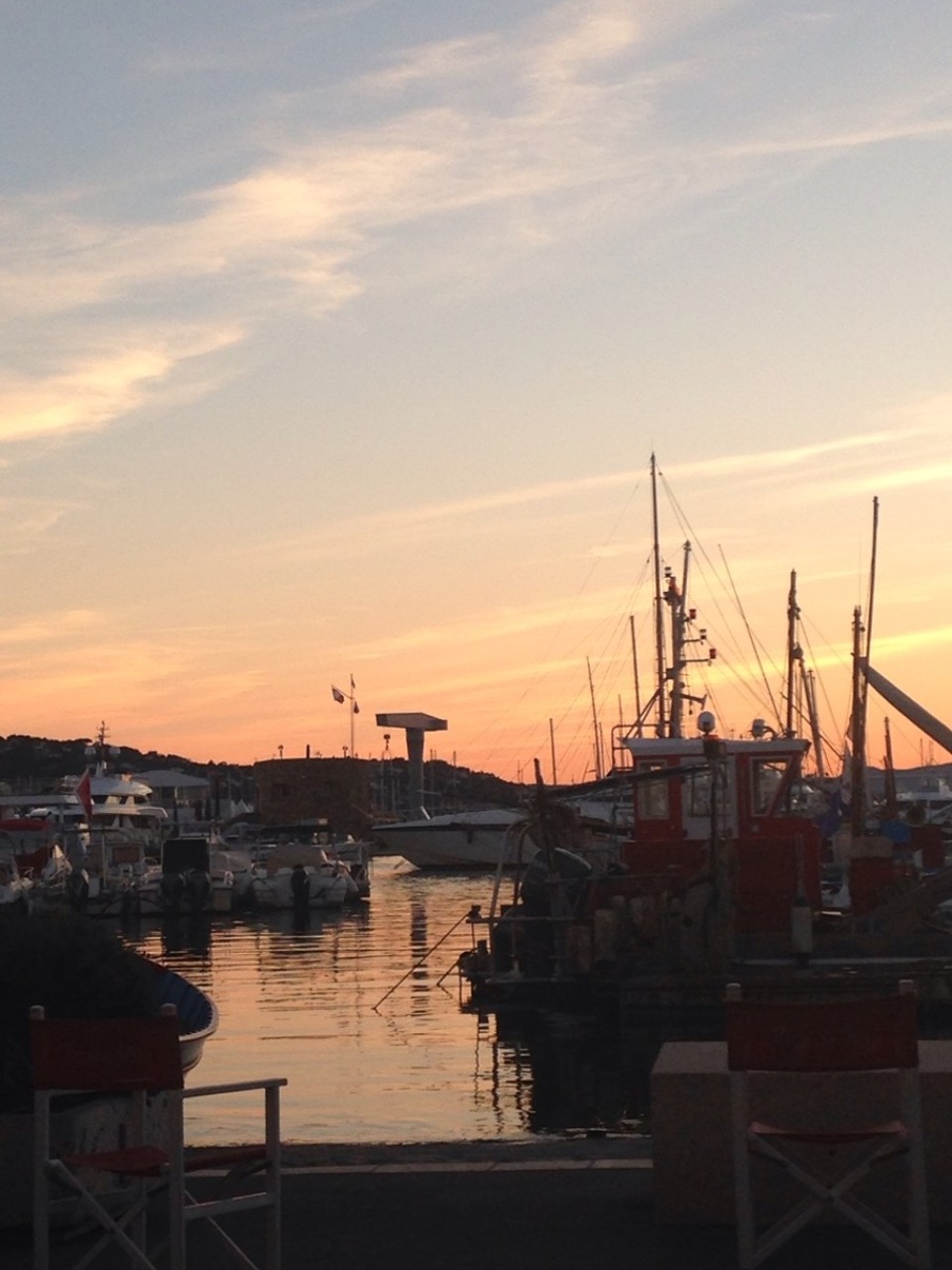 Frankreich - Saint-Tropez - Hafenstimmung am Abend. 