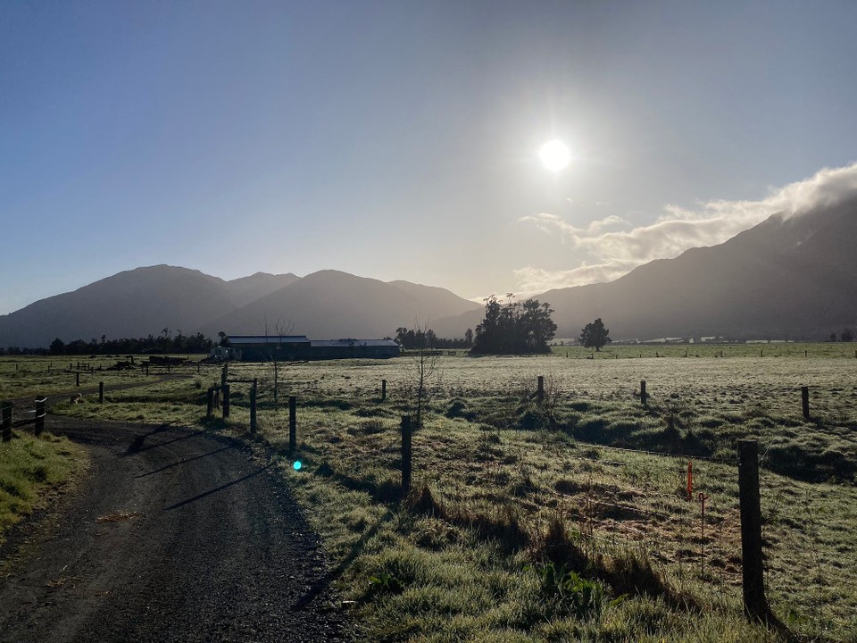 Neuseeland - Harihari - Guten Morgen! Nach ziemlich viel unerwartetem Regen letzte Nacht ist es wieder schön sonnig heute 😊