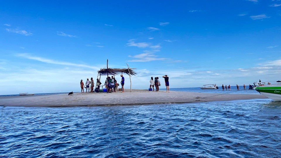 Brasilien - Cairu - Sandbank riesig die bei Ebbe mitten im Atlantik vor Boipebe auftaucht