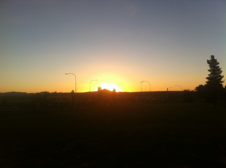 Südafrika - Betlehem - Sonnenuntergang in Bethlehem. Scheinbar geht die Sonne hier immer hinter einem Berg unter,..., selbst wenn nur ein einziger Berg in der Nähe ist.