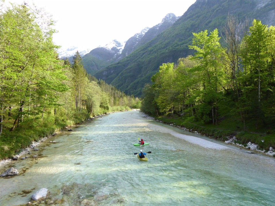 Slowenien - Bovec - Wir durften zwei Kajak Fahrer beim Start ihrer Fahrt beobachten.