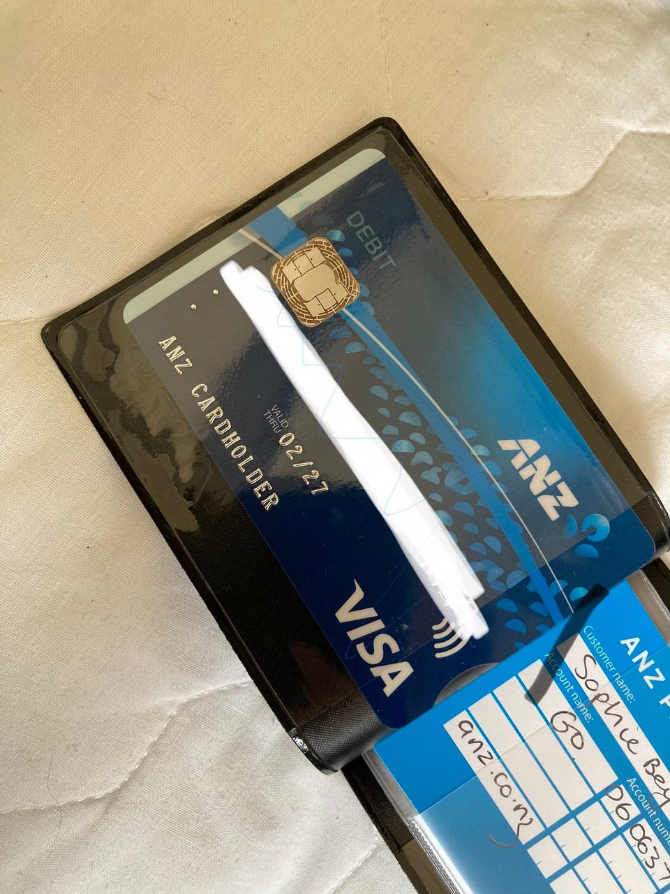 Neuseeland - Gisborne - Endlich - da ist das Ding! 😬🎉 Nach dem Prinzip „Gut Ding will Weile haben“ 🙈

Nach langem hin und her konnte ich dann heute endlich mein Konto eröffnen. Hat dann auch nur eine Stunde! gedauert. Alles was ich dazu brauchte, hatte ich auch schon in Auckland 🤦🏻‍♀️ Naja was solls 😅