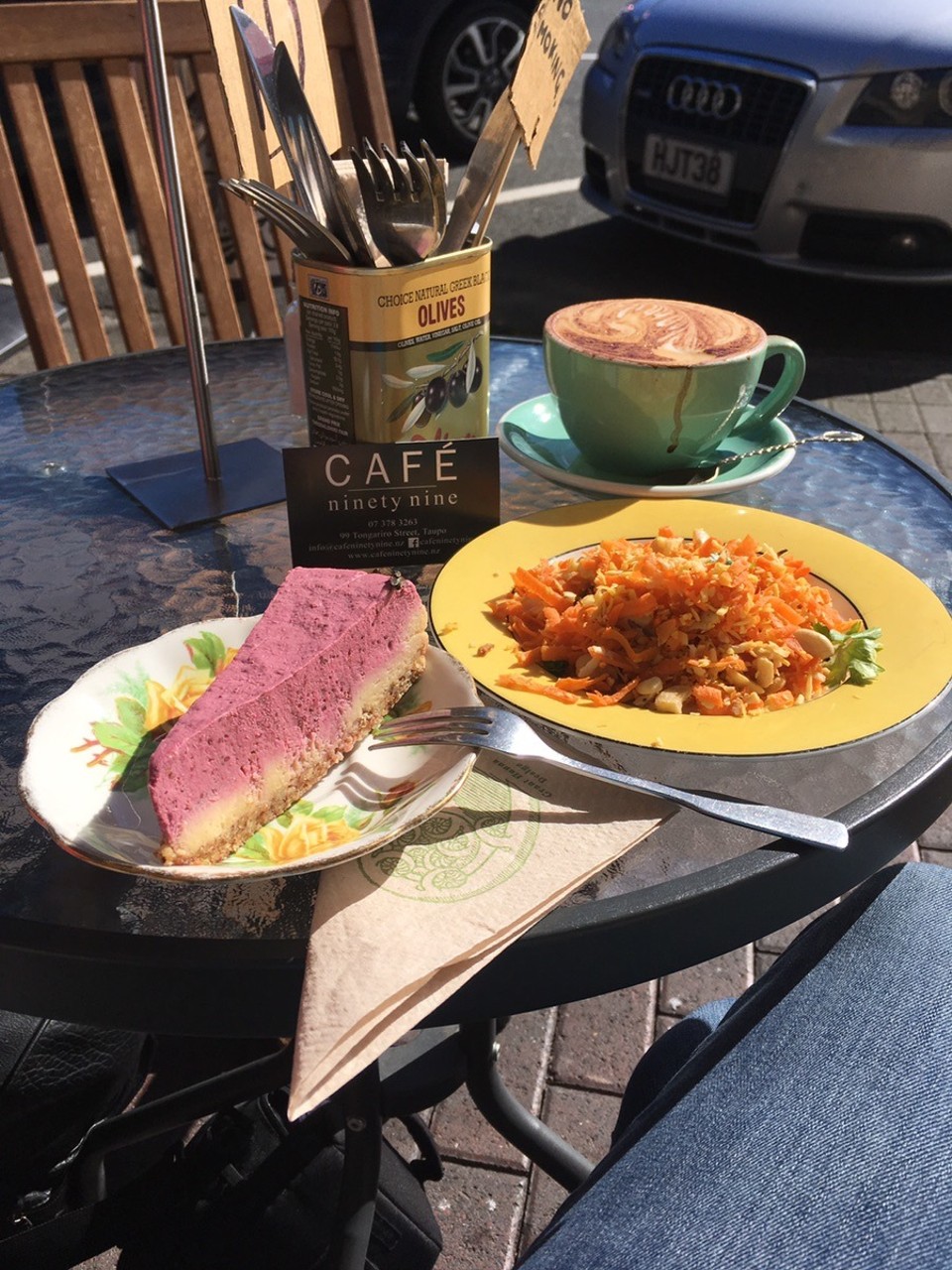Neuseeland - Taupo - Raw raaaaspberry mit cappuccino und 4c salad 